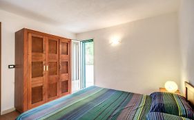 Yellow Star Holiday House